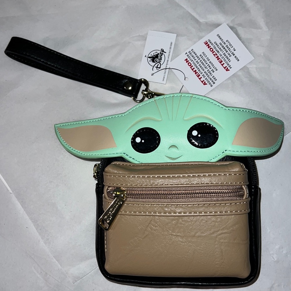 DISNEY LOUNGEFLY Stars Wars Wristlet Purse